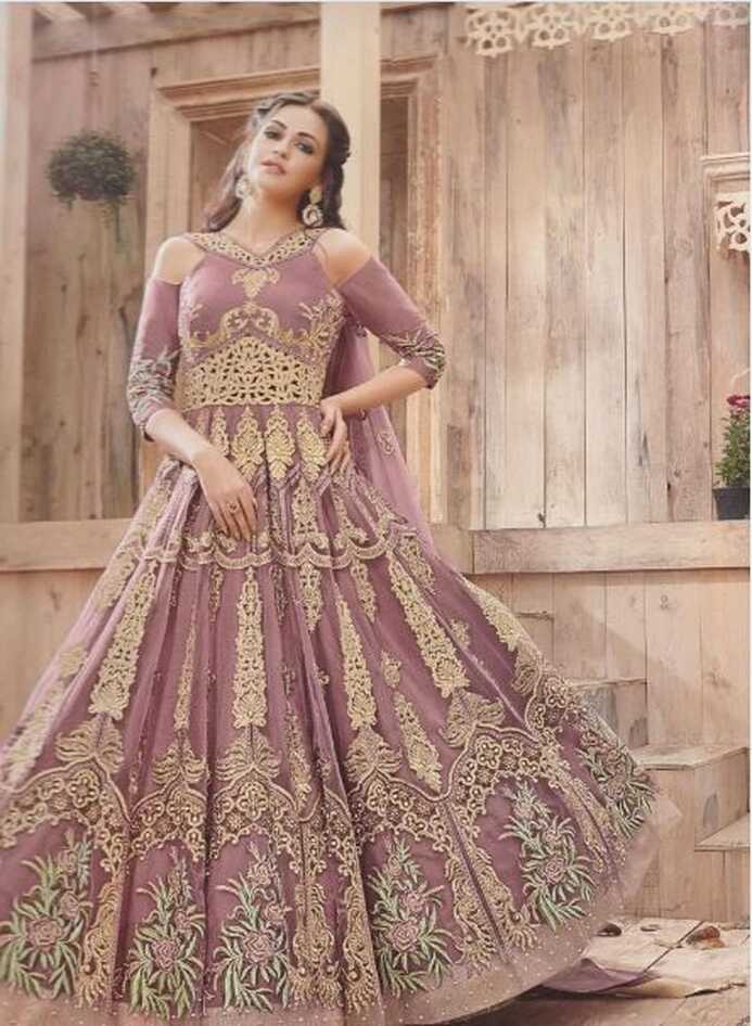 Trendy Pakistani Maxi Dresses for Weddings 2022