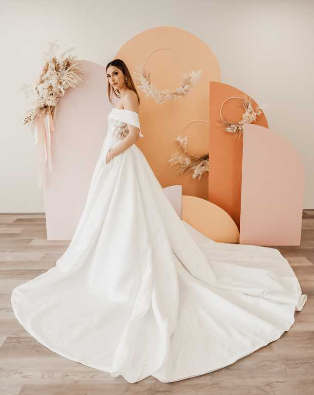 Types Of Wedding Dress Trains Explained — Cizzy Bridal Australia