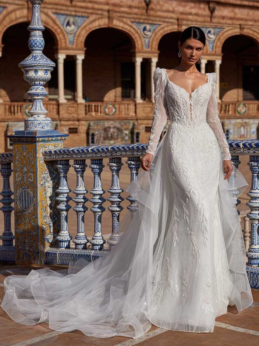 Versatile Wedding Dress With Detachable Train and Sleeves | Val ...