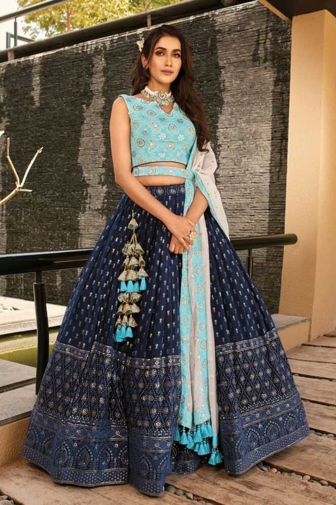 Very beautiful and stylish party and wedding wear traditional ...