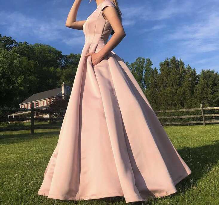 Very simple but elegant prom dress~ where do I get one? : r ...