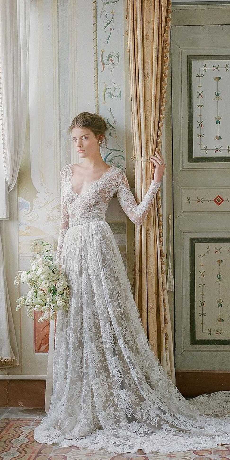 Vintage Inspired Wedding Dresses: 36 Looks + FAQs