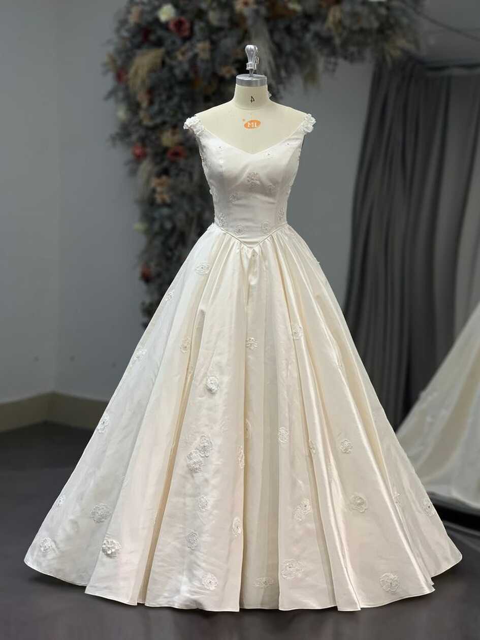 Vintage Wedding Dresses 1950s Satin Ivory 3D Flowers V Neck 60s ...