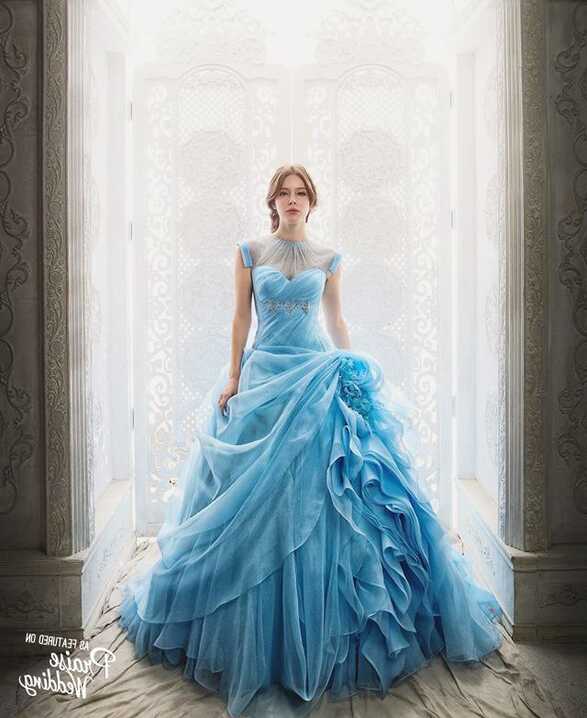 We are in a daze over this fairytale princess blue gown!