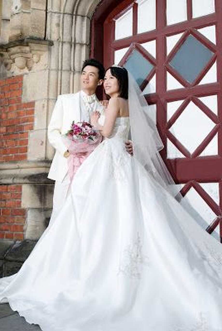 Wedding Dresses: Bride&#39;s Couple ; White Wedding Dresses ..