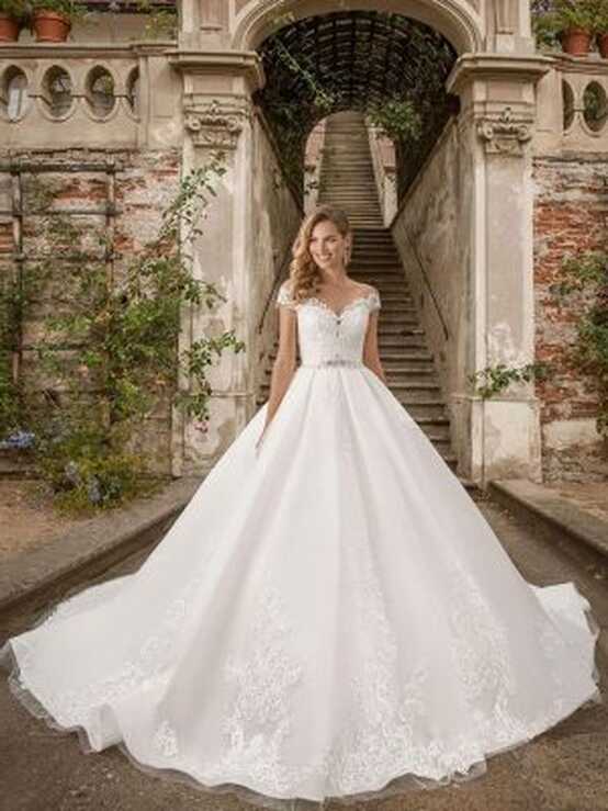 Wedding Dresses at our Bridal Store - Bridalroom.co.za