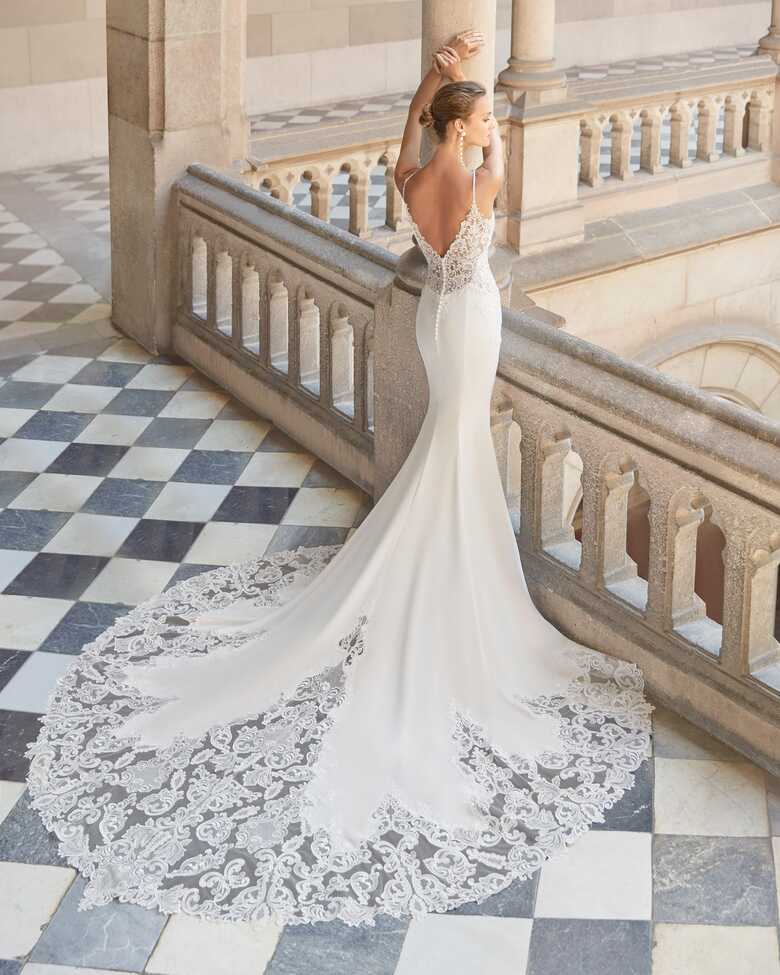 What is a Mermaid Style Wedding Dress?