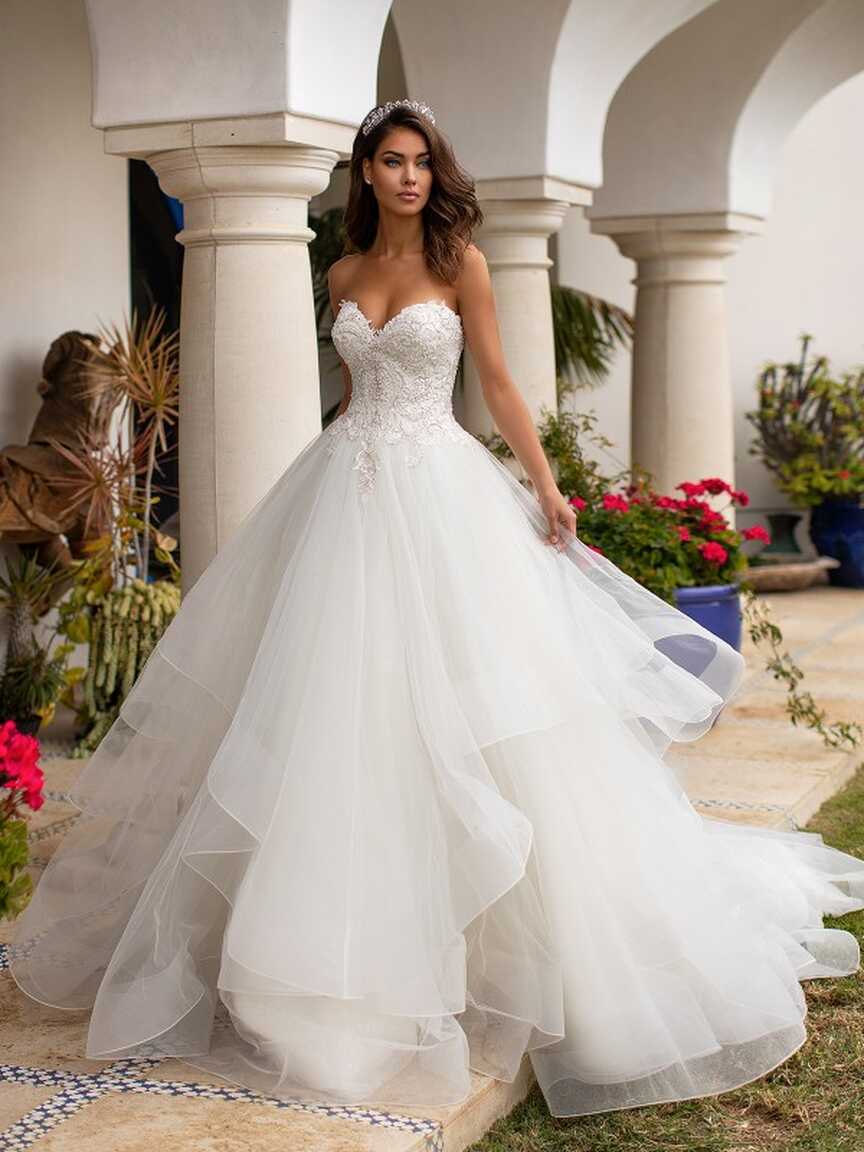 Whimsical Sweetheart Ball Gown Wedding Dress with Tulle Skirt