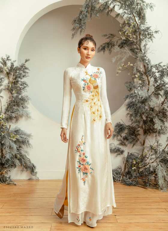 White And Gold Bridal Ao Dai | Vietnamese Traditional Bridal Dress ...