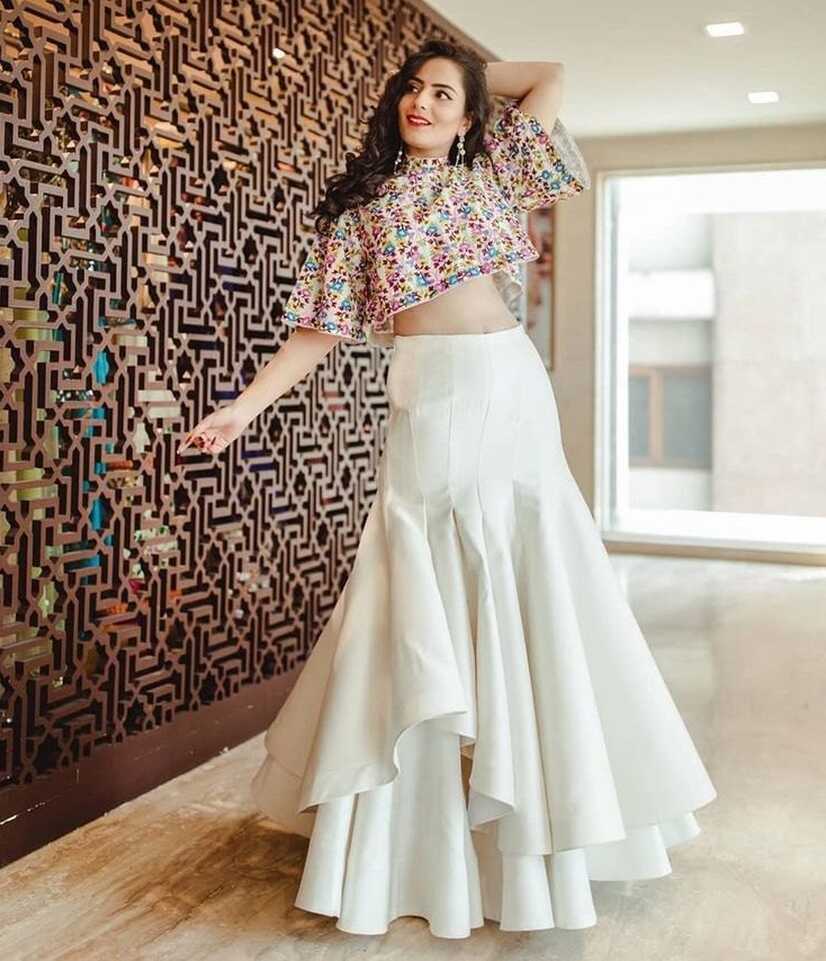 White Plain Crop Indo Western Outfit, Skirt at Rs 2550 in Kanpur ...