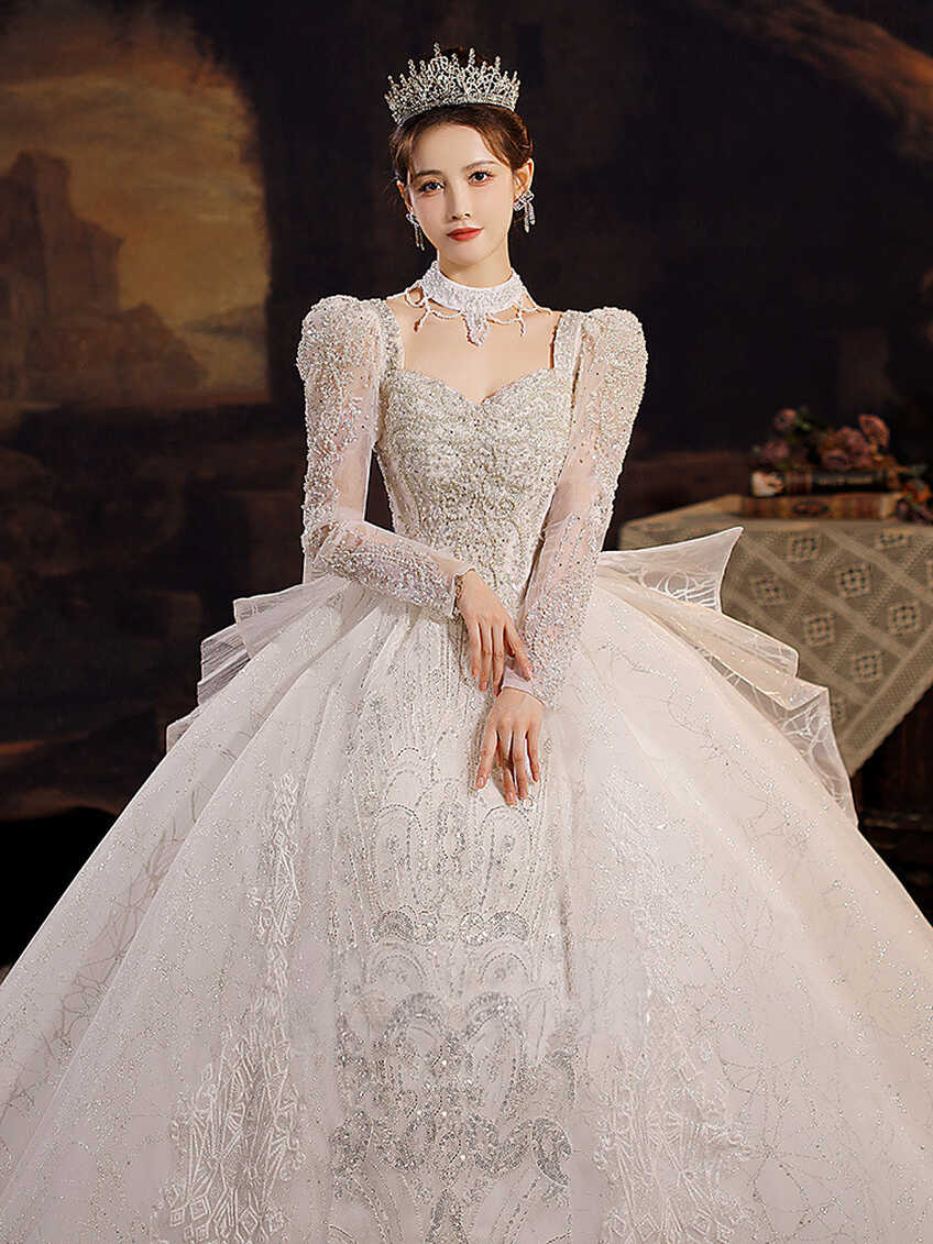 White Vintage Lace Trailing Bridal Gown Wedding Dress