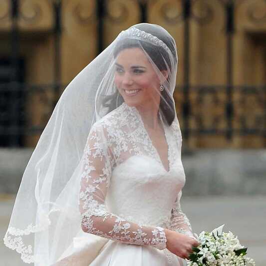 White Wedding Dress: The History Of The Most Popular Bridal Gown ...