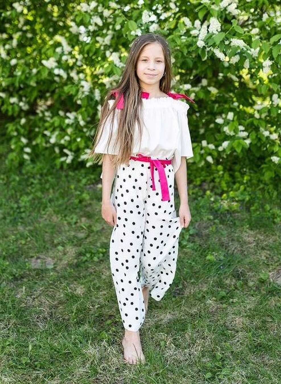 White summer pants for girls 4-14 years old with nice black peas.