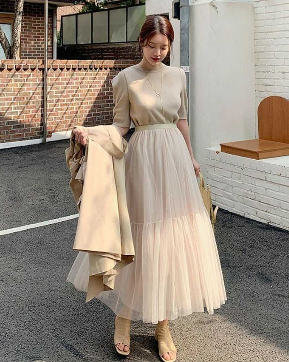 Woman trendy clothes aesthetic stylish fall 2021 gentle japanse ...