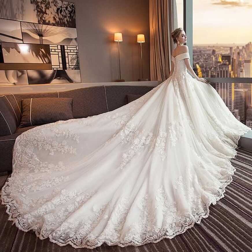 Women&#39;s Lace Off-Shoulder Long Wedding Dress With Court Train