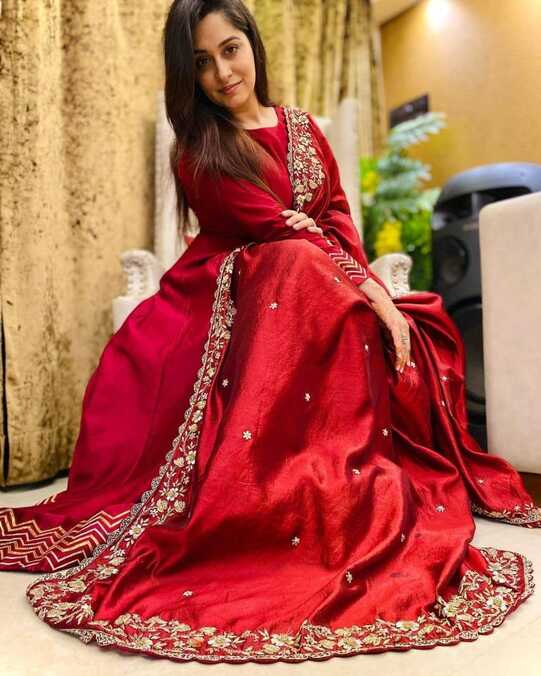 beautiful red silk Gown - Evilato