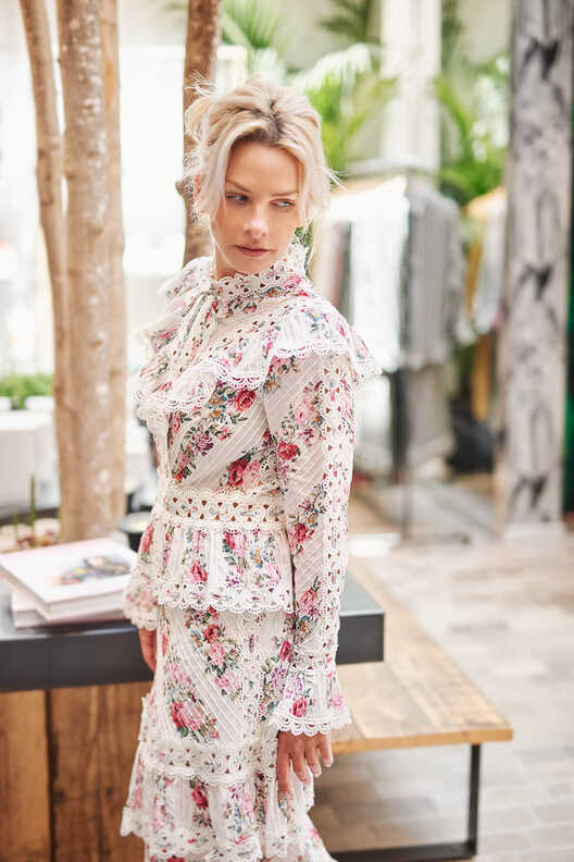 how to style vintage floral dresses for autumn